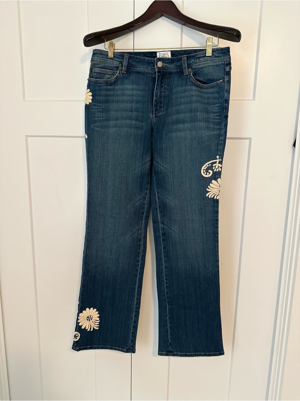 White House Black Market Blanc Floral Embroidered Bootcut Jeans 10
